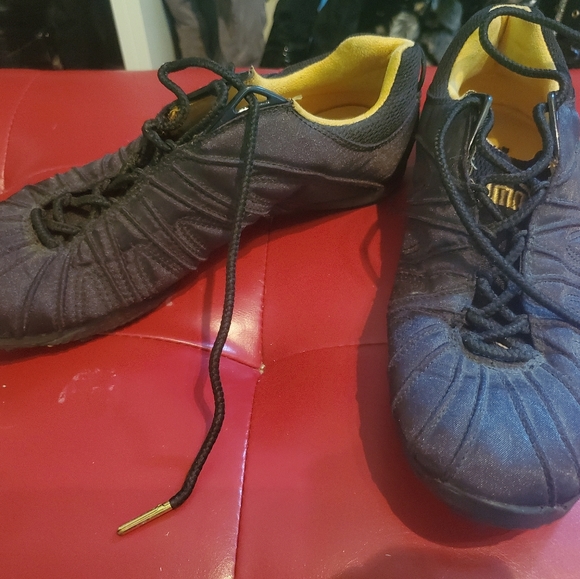 Shoes - Picture 2 of 5